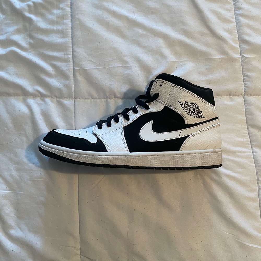 Jordan 1’s ready to rotate. Worn maybe twice. Please make me an offer.